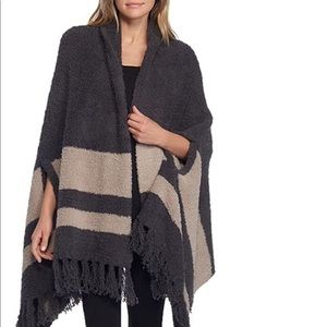 Barefoot dreams wrap/poncho